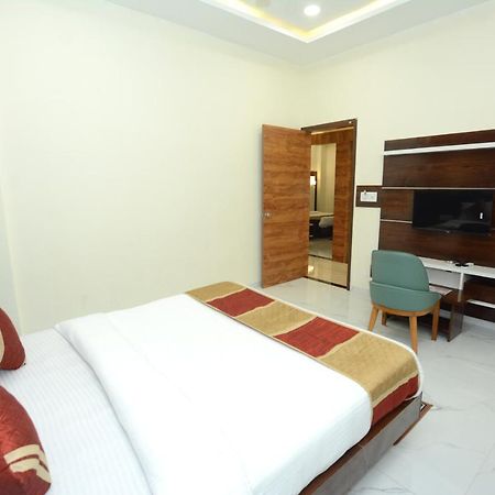 Hotel Villa Inn Ānand Buitenkant foto