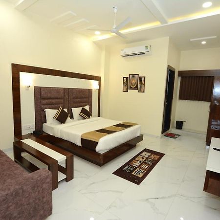 Hotel Villa Inn Ānand Buitenkant foto