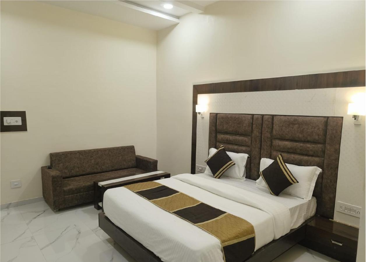 Hotel Villa Inn Ānand Buitenkant foto