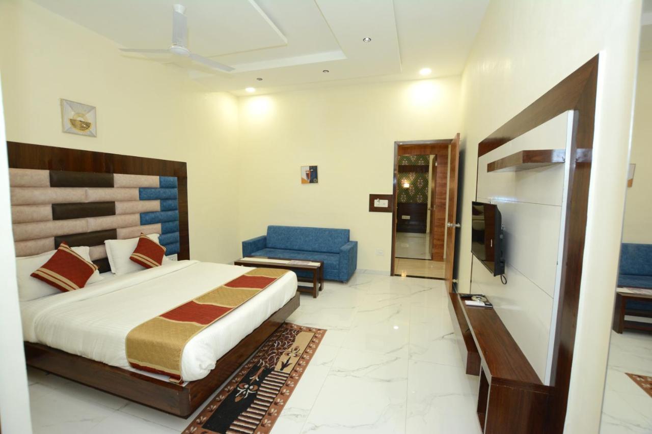 Hotel Villa Inn Ānand Buitenkant foto
