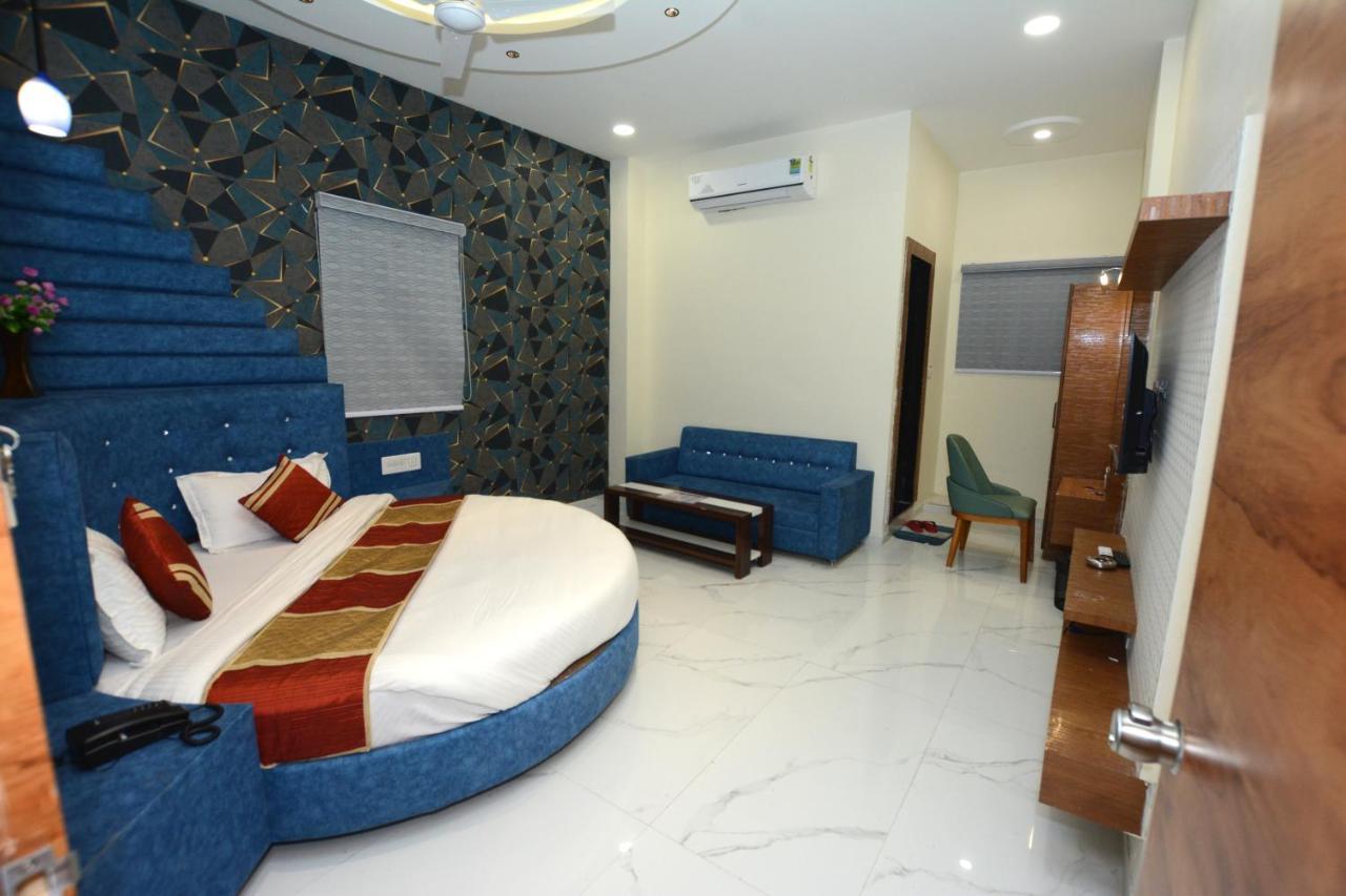 Hotel Villa Inn Ānand Buitenkant foto