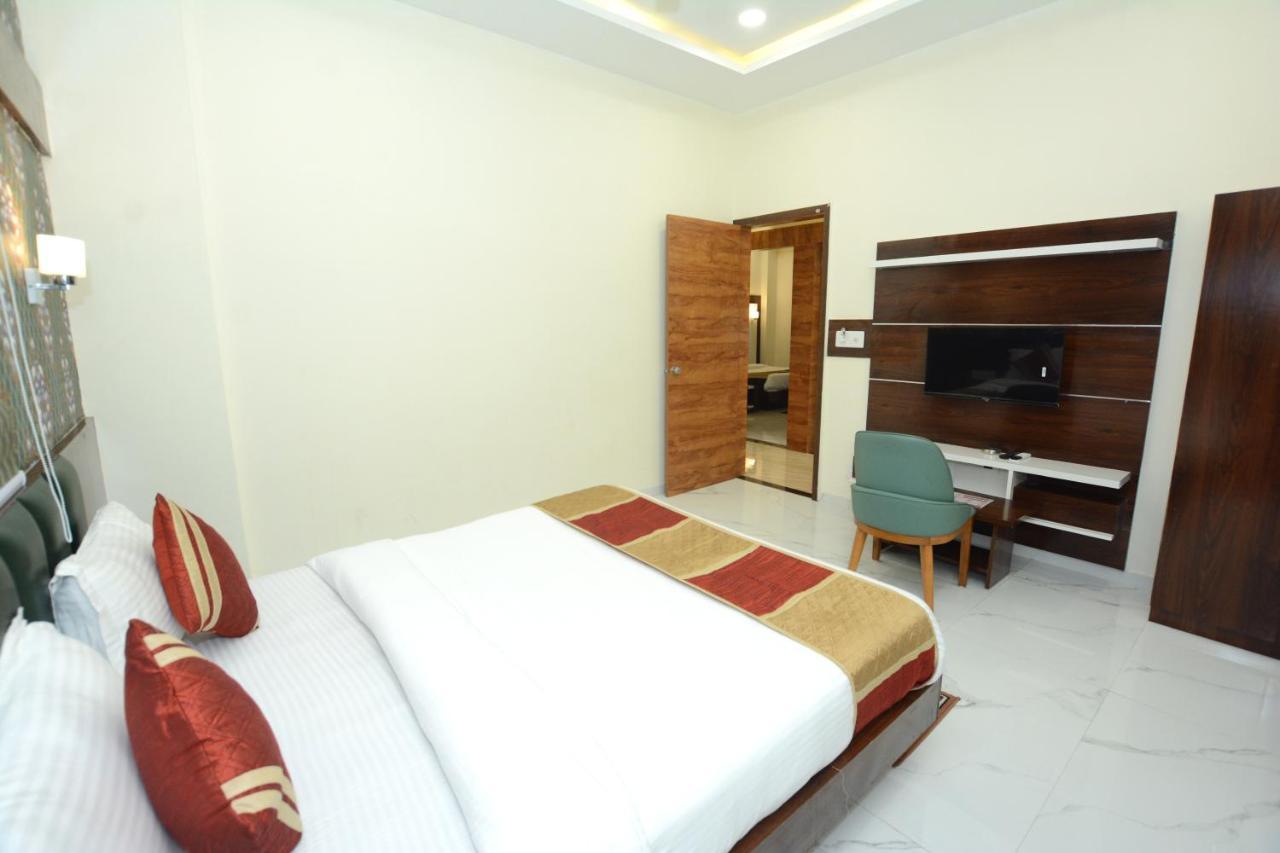Hotel Villa Inn Ānand Buitenkant foto