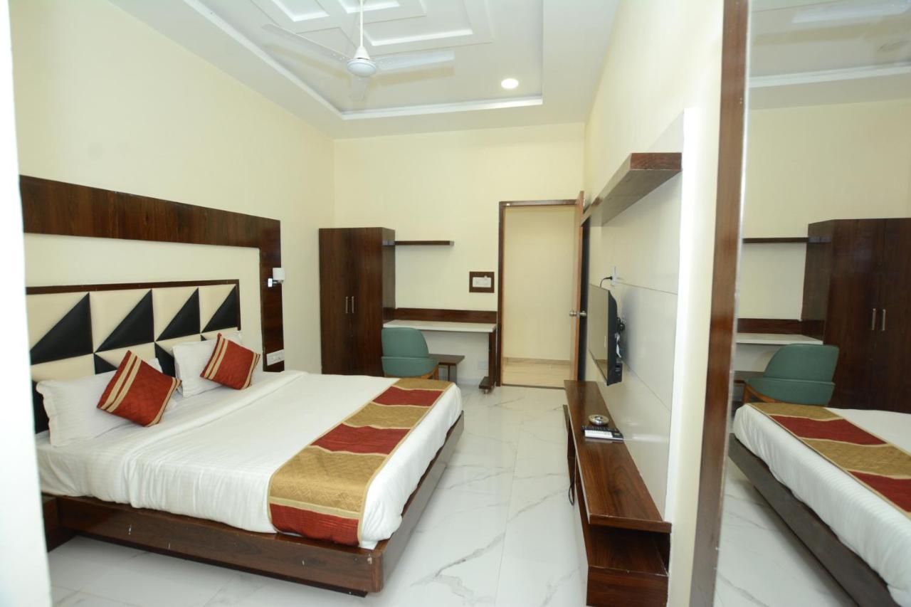 Hotel Villa Inn Ānand Buitenkant foto