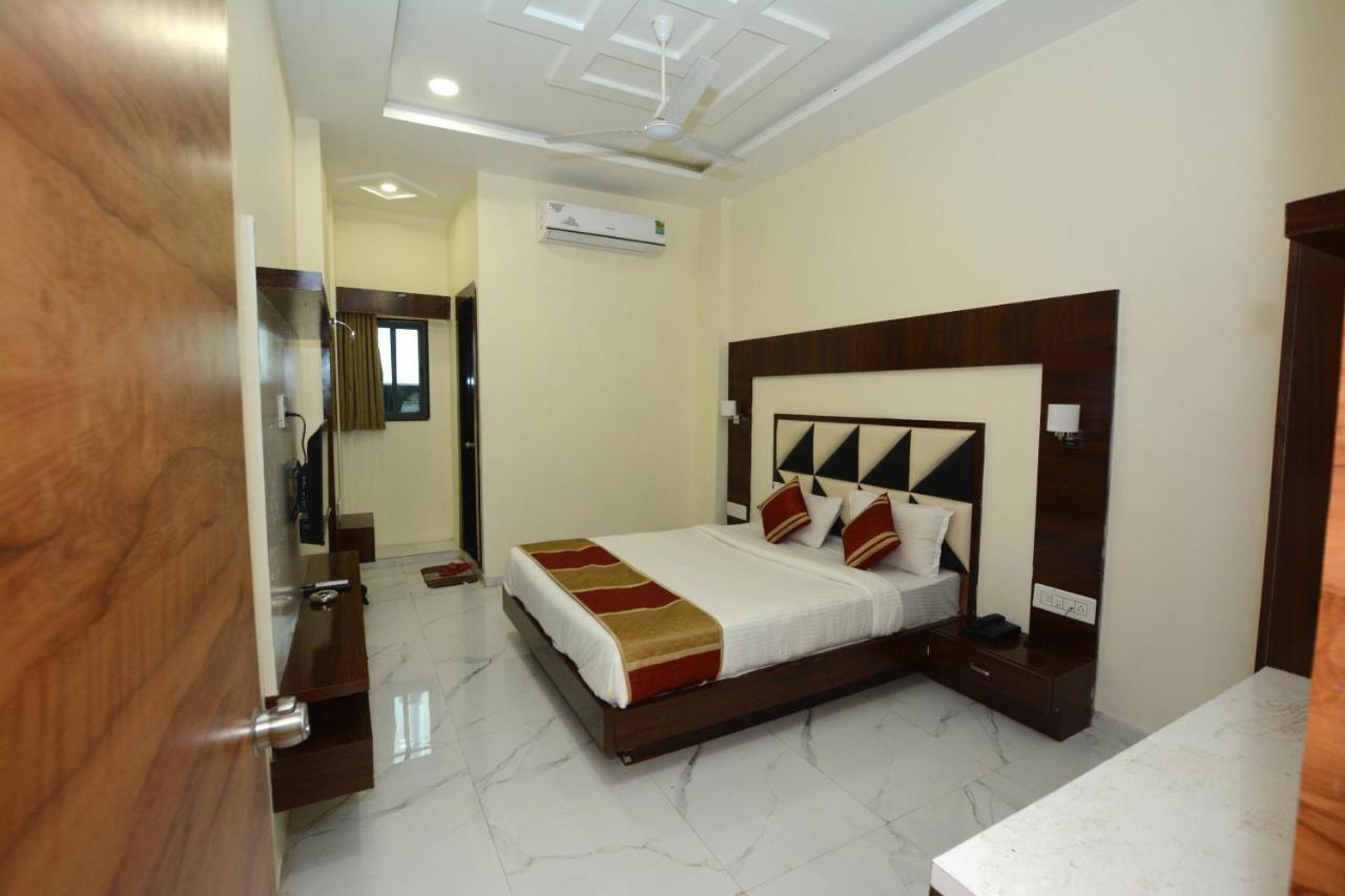 Hotel Villa Inn Ānand Buitenkant foto
